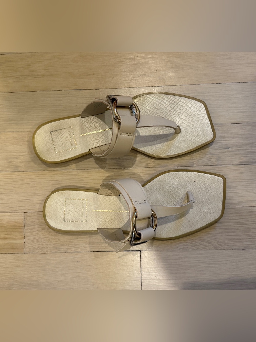 Dolce Vita Ilene Flat Thong Sandals in cream